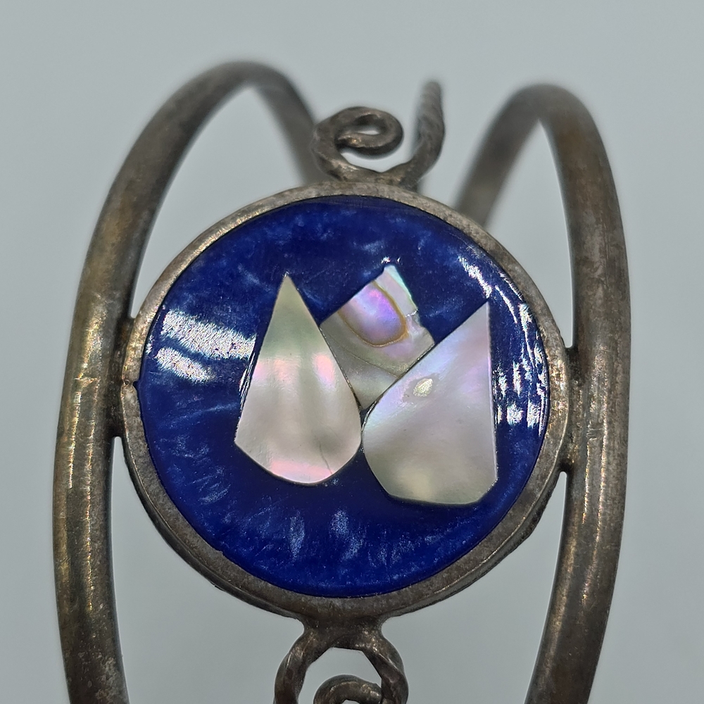 VTG Cuff Bracelet Southwestern Style Shell (MOP) Inlay Blue Resin Silver Tone - Picture 7 of 9